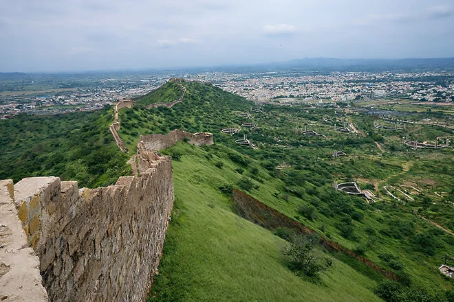 Bhujiyo Dungar and Fort